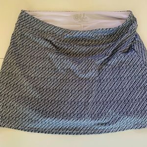 Lola never worn tennis shirt!! Size large